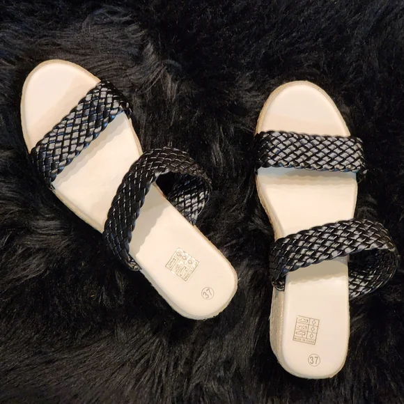 NEW Black Classic Wedge Slipon Sandals Women's Size 6.5 (37) - Picture 4 of 12